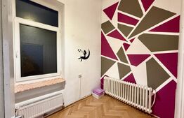 Apartament de vanzare cu 3 camere- zona Centru 