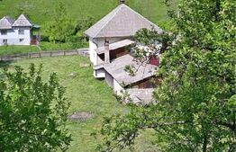 Casa individuala cu 3 camere, 217 mp utili,2000 mp teren,Intregalde