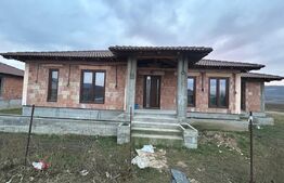 Casa semifinisata, 4 camere, 105 mp utili, 500 mp teren,zona Sard