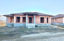 Casa la rosu, 4 camere, 105 mp utili, 500 mp teren,zona Sard