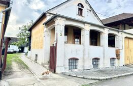 Casa doua corpuri 1000mp teren toate utilitaiile in Lancram