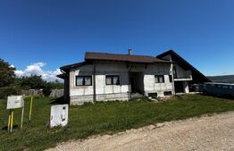 Casă individuală, de vanzare, cu 4 camere,  250 mp utili, zona Micesti