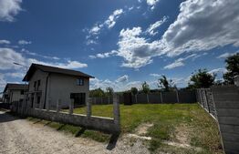 Casă individuală de vanzare, cu 4 camere, 120 mp, zona Micești partea stangă