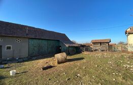 Casa veche cu 4 camere,  teren 1800 mp, Henig