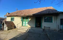 Casa veche cu 4 camere,  teren 1800 mp, Henig