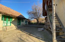 Casa veche cu 4 camere,  teren 1800 mp, Henig