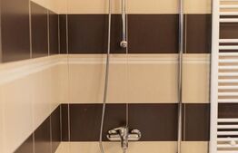 Casă de vanzare, cu 6 camere, 379 mp, zona Oarda de Sus 