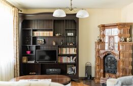 Casă de vanzare, cu 6 camere, 379 mp, zona Oarda de Sus 