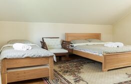 Casă de vanzare, cu 6 camere, 379 mp, zona Oarda de Sus 