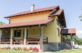 Casă de vanzare, cu 6 camere, 379 mp, zona Oarda de Sus 