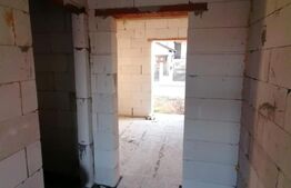 Casa semifinisata 12 mp utili 4 dormitoare,3 dressinguri ,3 băi ,Oarda,fara TVA