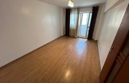 Apartament de vanzare, cu 3 camere, decomandat zona Cetate