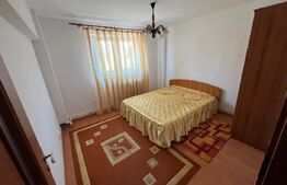 Apartament de vanzare, cu 3 camere, decomandat zona Cetate