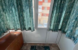 Apartament de vanzare, cu 3 camere, decomandat zona Cetate