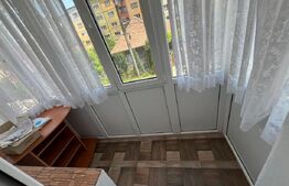 Apartament de vanzare, cu 3 camere, decomandat zona Cetate