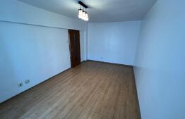 Apartament de vanzare, cu 3 camere, decomandat zona Cetate
