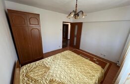 Apartament de vanzare, cu 3 camere, decomandat zona Cetate