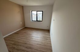 Casă nouă, modernă, cu 4 camere, terasă și curte generoasă 