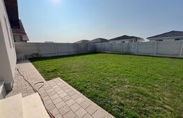 Casă nouă, modernă, cu 4 camere, terasă și curte generoasă 