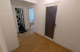 Apartament de vanzare, 3 camere, 65 mp, decomandat, etaj 3, zona Industriala