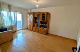 Apartament de vanzare, 3 camere, 65 mp, decomandat, etaj 3, zona Industriala