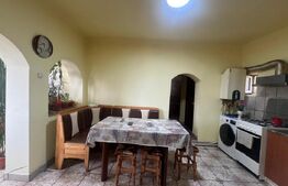 Casă cu 2 camere curte spațioasă și grădină îngrijită