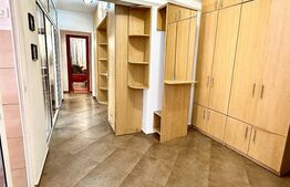 Apartament de vanzare, cu 4 camere, mobilat, 2 băi, parcare proprie, zona Cetate