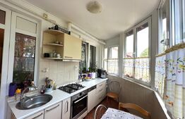 Apartament cu 3 camere semidecomandat, balcon, loc de parcare, boxă–zona Tolstoi