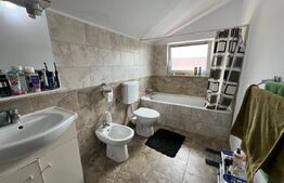 Casă de lemn autentică, 4 camere + încălzire cu șemineu și centrală pe lemne