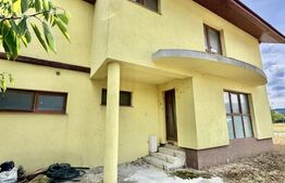 Casa spatioasa cu 5 camere,interior la rosu,423 mp teren,Micesti