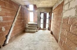 Casa spatioasa cu 5 camere,interior la rosu,423 mp teren,Micesti