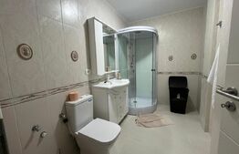 Apartament cu 2 camere– amenajat cu stil și pat baldachin în dormitor