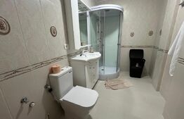 Apartament cu 2 camere– amenajat cu stil și pat baldachin în dormitor