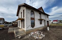 Casă la roșu YTong, de vanzare, cu 4 camere si garaj, zona Micesti