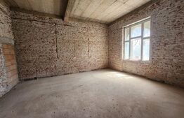 Conac boieresc de epocă – eleganță istorică, așteaptă să renască,1600 mp teren