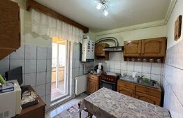 Apartament de vânzare cu 2 camere, etaj intermediar - zona Tolstoi