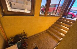 Apartament cu 3 camere,decomandat, 102 mp utili,curte 100 mp, zona Cetate