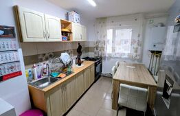 Apartament cu 2 camere, etaj intermediar.