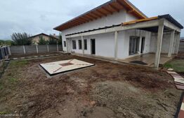 Casă pe un singur nivel, 600 mp teren, deschidere la 2 străzi – Partoș