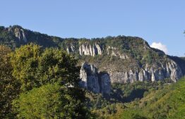 Casa de vacanta pretabila pentru pensiune,8 camere,307 mp utili,Cheile Cibului
