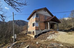 Casa de vacanta pretabila pentru pensiune,8 camere,307 mp utili,Cheile Cibului
