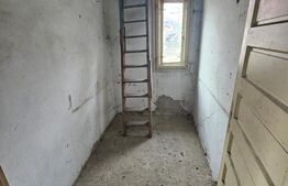 Casă cu 4 camere, demisol şi teren 300 mp, Mihoeşti, Câmpeni