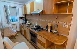 Apartament cu 3 camere, decomandat, cetate