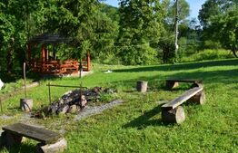 Casa de vacanta cu 4 camere,3300 mp teren,Rimet