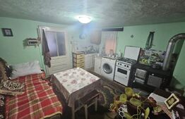 Casă cu 2 camere și anexe, zona centralǎ, Câmpeni