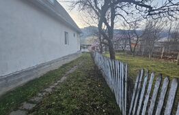 Casă cu 2 camere și anexe, zona centralǎ, Câmpeni