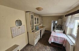 Casă cu 4 camere, teren 544 mp, 2 fronturi stradale asfaltate, Cricau