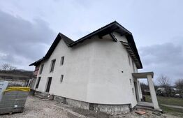 Pensiune în construcție cu potențial turistic și teren generos. 420mp utili 