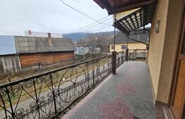 Casă spațioasă cu priveliște spre munte, în Gura Roșiei – Roșia Montană