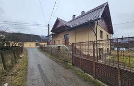 Casă spațioasă cu priveliște spre munte, în Gura Roșiei – Roșia Montană